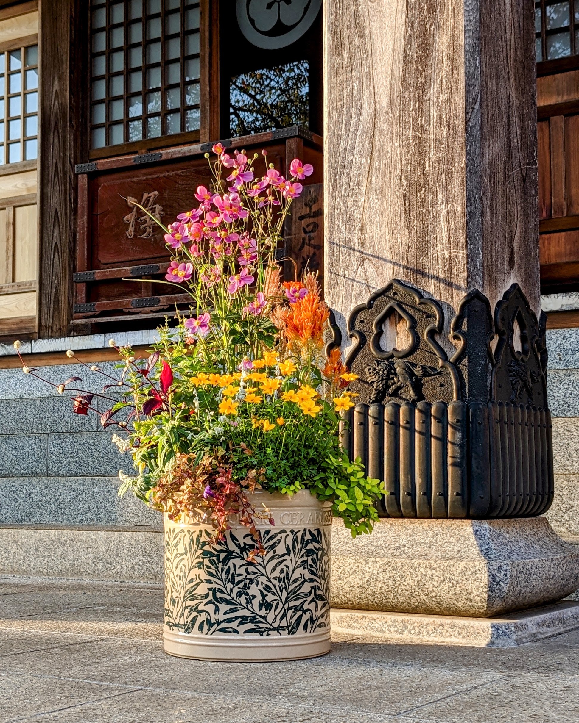 花綴器 エレガンティーク 盆栽 寄せ植え アンティーク 寺 花手水 鐘 鉢 秋明菊 花 和 ウィリアムモリス 