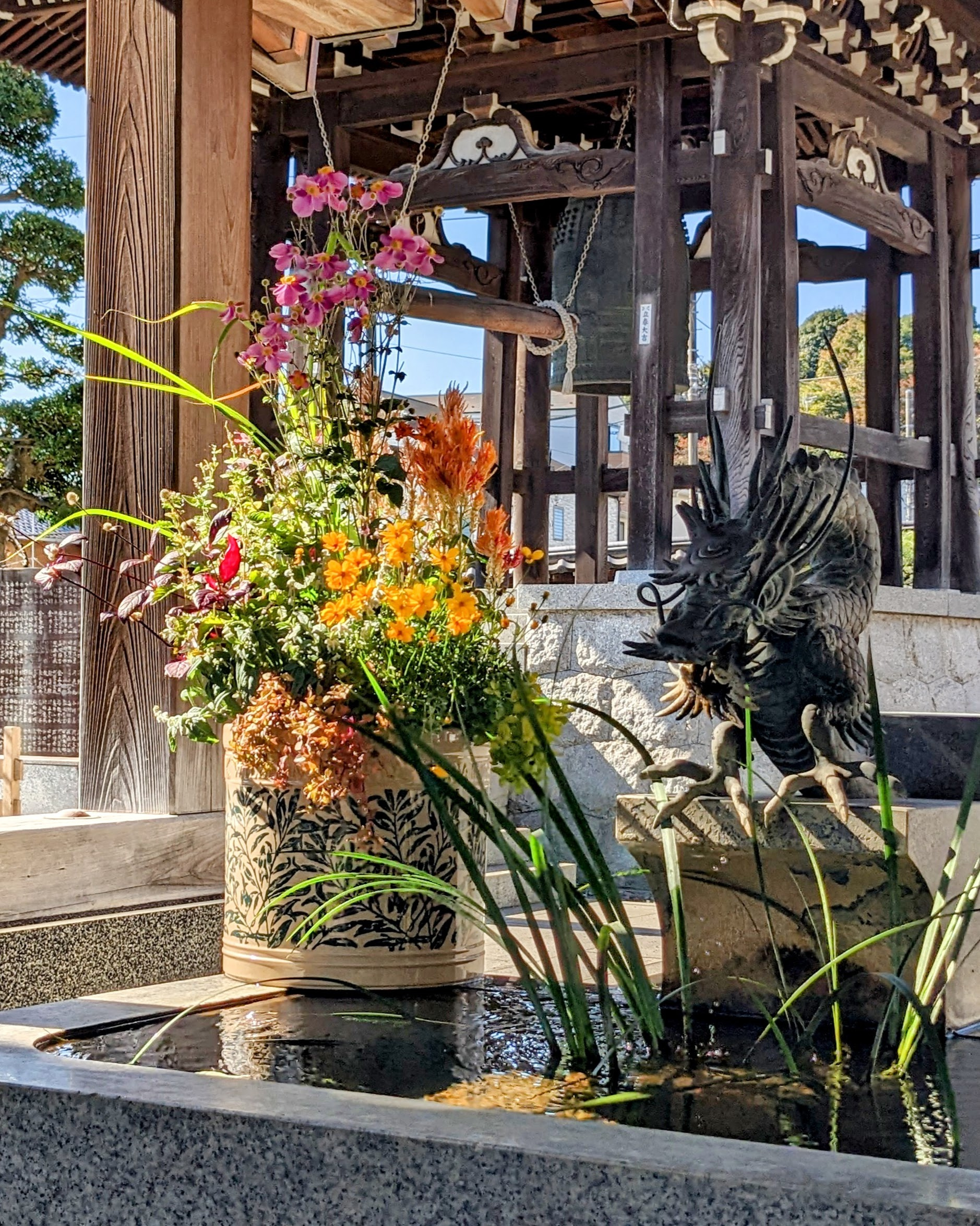 花綴器 エレガンティーク 盆栽 寄せ植え アンティーク 寺 花手水 鐘 鉢 秋明菊 龍 花 